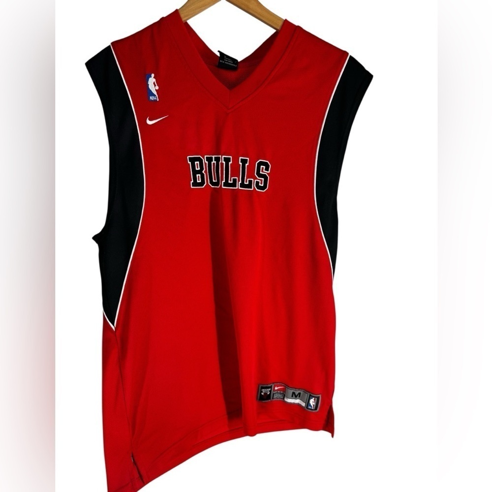 Nike Chicago Bulls sleeveless warmup shirt